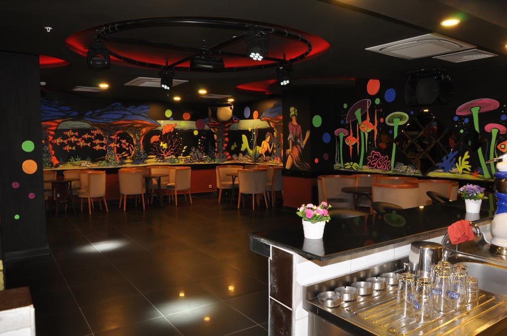 Palm World Side Resort & Spa Екстериор снимка